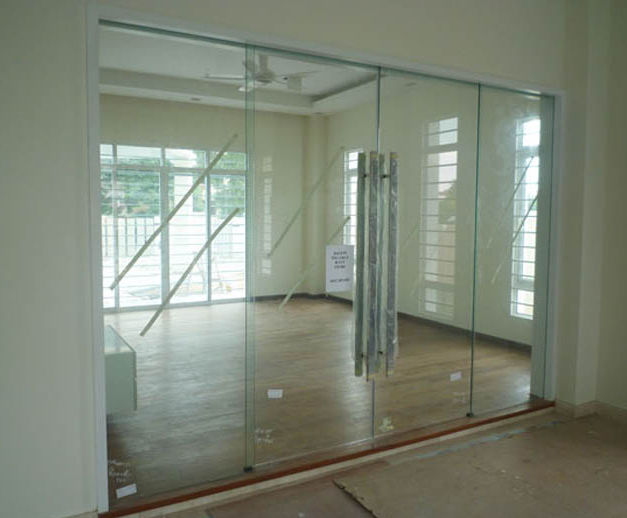 Cánh Cửa Kính Cường Lực 10 ly Có Chắc Chắn ?