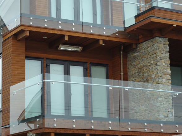 Cách Tính Giá Khi Thi Công Lắp Đặt Lan Can Cầu Thang Kính Cường Lực?