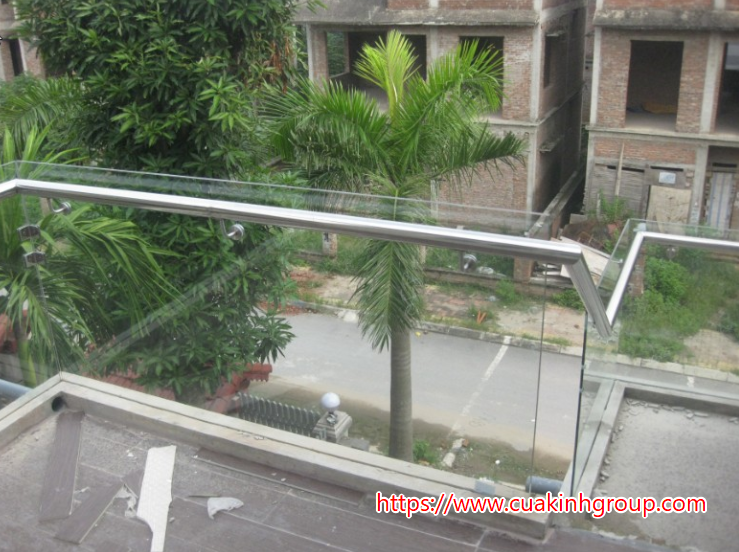 Chuyên lắp đặt lan can kính cường lực giá mềm tại Hà Giang