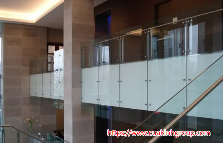 Nhận tư vấn thiết kế lắp đặt lan can kính cường lực uy tín nhất tại Đà Nẵng