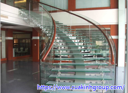 Báo giá thi công cầu thang kính cường lực tại Đắk Lắk