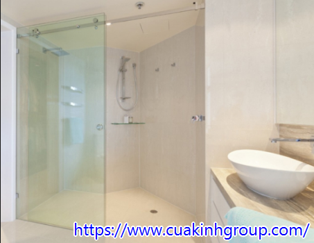 Chuyên thi công nhanh chóng an toàn vách kính tắm tại Đắk Nông
