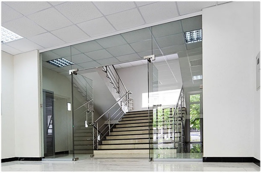 Ứng dụng kính cường lực trong đời sống hằng ngày