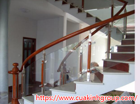 Những thông số của một chiếc cầu thang kính an toàn mà bạn cần biết