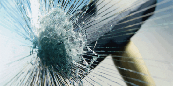 Nguyên nhân gây vỡ kính cường lực tại nhà mà bạn không ngờ tới