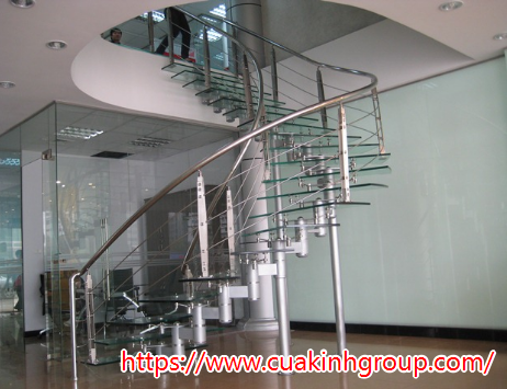 Những lý do bạn nên sử dụng lan can kính cầu thang