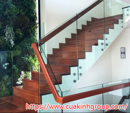 Những thiết kế lan can kính cầu thang và lưu ý khi thi công lan can kính
