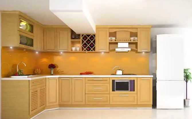 Mách bạn cách chọn kính màu ốp bếp hợp phong thủy