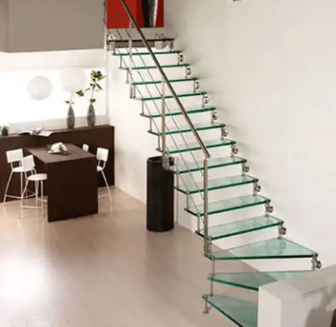 Lý do vì sao cầu thang kính cường lực đang dần thay thế cầu thang gỗ