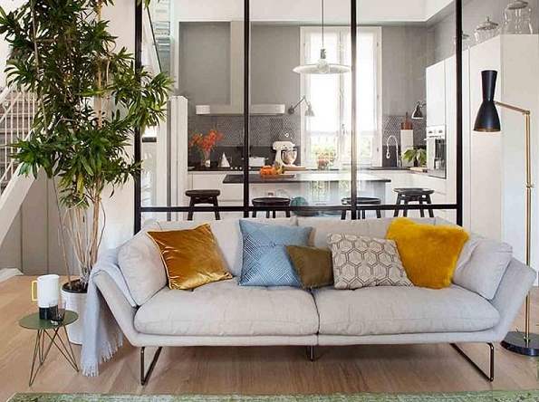 Mẫu vách ngăn kính cường lực phòng khách và bếp đẹp nhất 2018