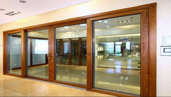 Ưu điểm nổi bật cửa kính cường lực khung gỗ