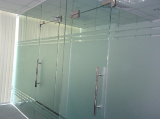 Cửa Kính Cường Lực Hai Cánh Bản Lề 
