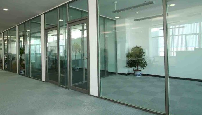 Báo giá vách kính cường lực giá rẻ tại Hà Nội