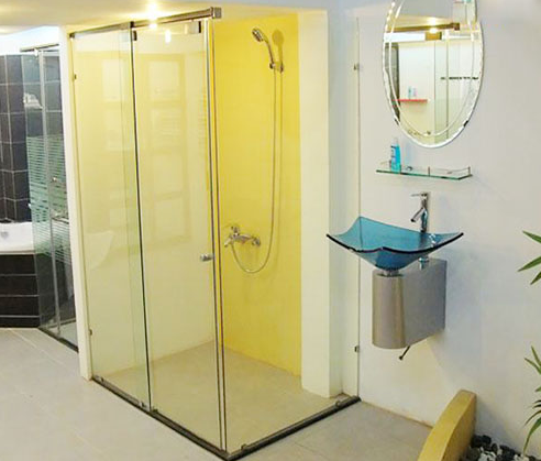 Phòng tắm kính cửa lùa phù hợp với mẫu phòng tắm nhỏ hẹp