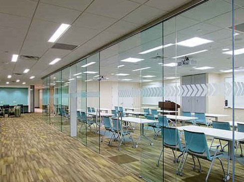 Kiến tạo không gian văn phòng đẹp với vách kính cường lực