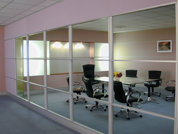 Vách ngăn kính cường lực chất lượng tại Tín Thành