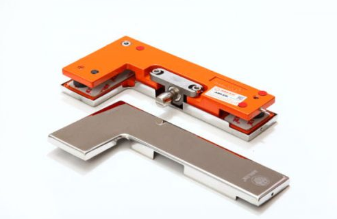 Giá phụ kiện bản lề cửa kính cường lực adler
