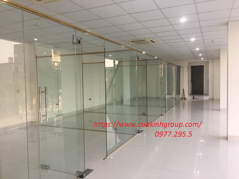 Của kính cường lực khung inox ma vàng tại Hà Nội