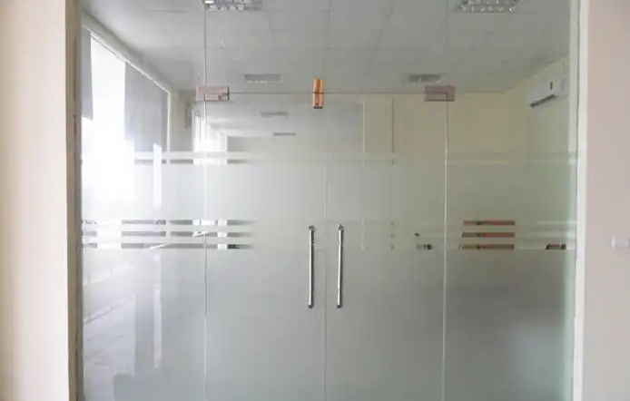Cửa kính cường lực nhà chung cư
