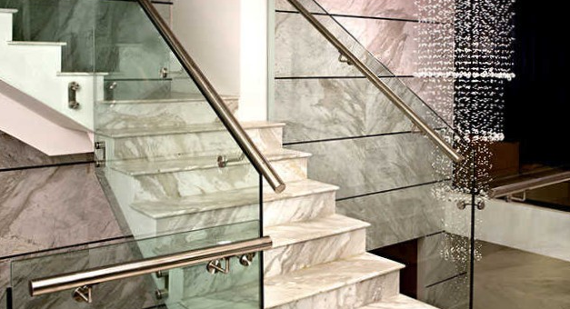 Trang-tri-nha-bang-kinh-cuong-luc