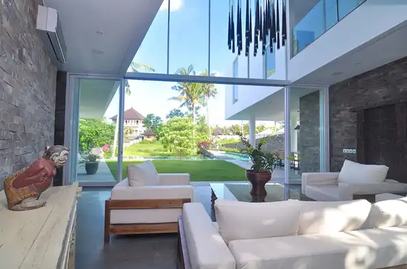 Trang-tri-nha-bang-kinh-cuong-luc