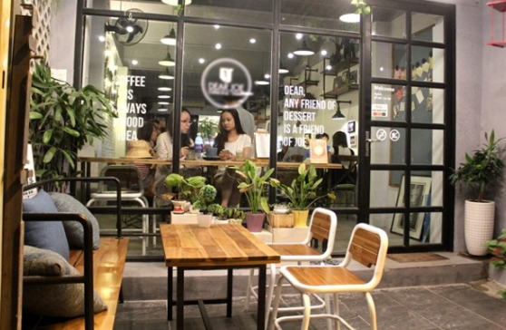 Vách kính cường lực quán cafe đẹp