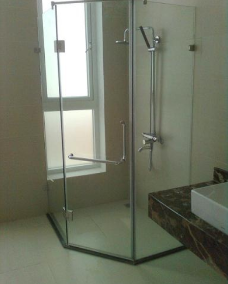 Vách Tắm Kính Cường Lực 135 Độ Tại Ba Đình 3