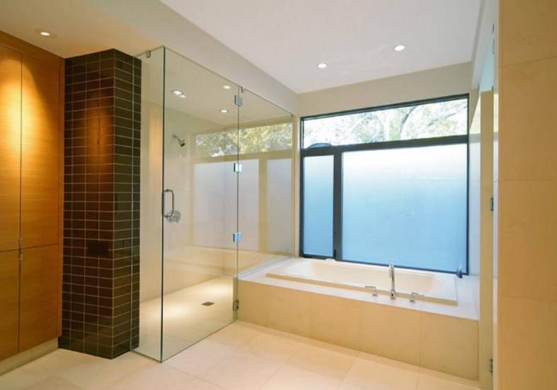 Vách tắm kính đẹp mở quay