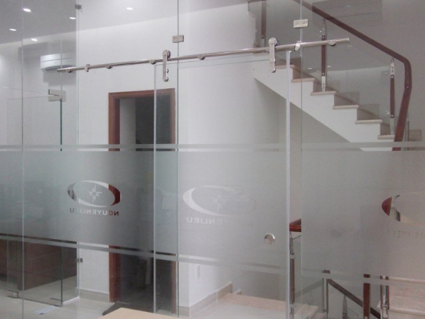 Cửa kính cường lực TÍn Thành