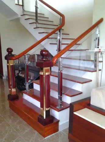 Cầu thang kính cường lực