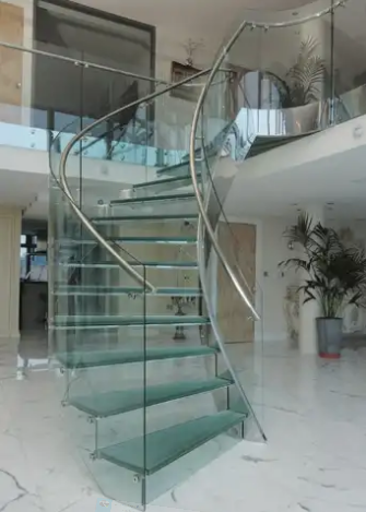 cầu thang kính hợp phong thủy