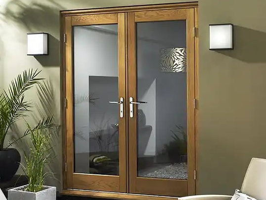 cua-kinh-cuong-luc-khung-go