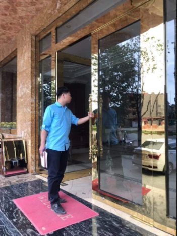 Cách Vệ sinh kính