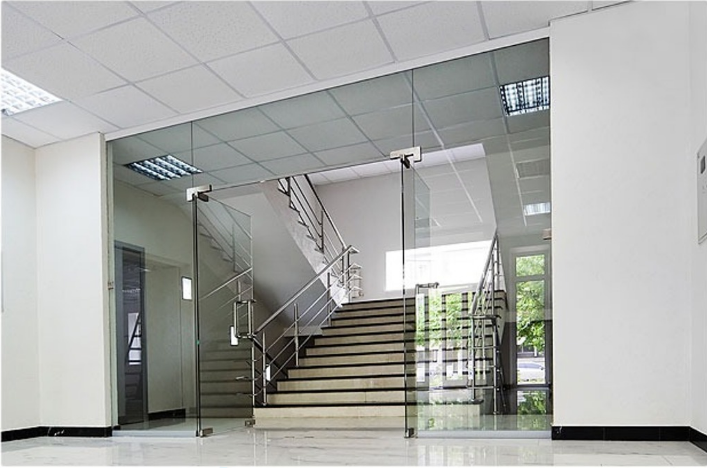 kích thước cửa kính cường lực theo tuổi