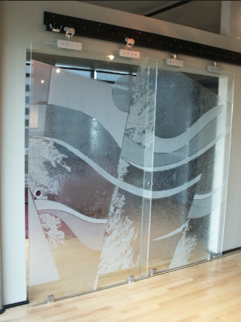 Ứng dụng kính cường lực phun cát