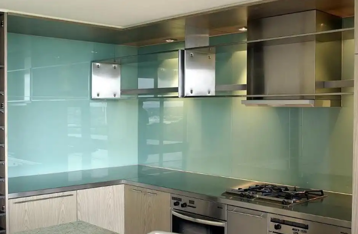 Kinh nghiệm kính cường lực ốp bếp