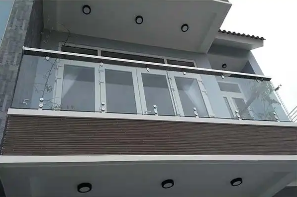 mẫu lan can kính cường lực đẹp