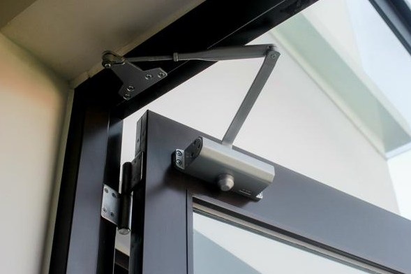 tay-co-cua-kinh-thuy-luc