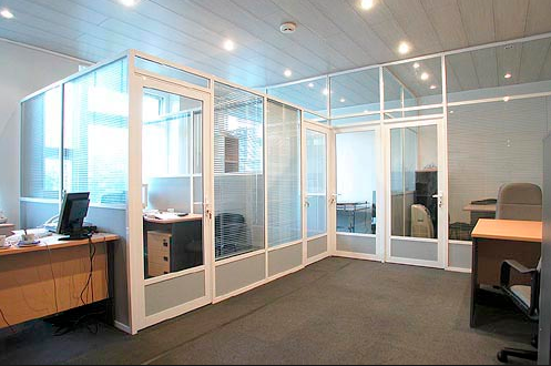 Vách kính cường lực văn phòng
