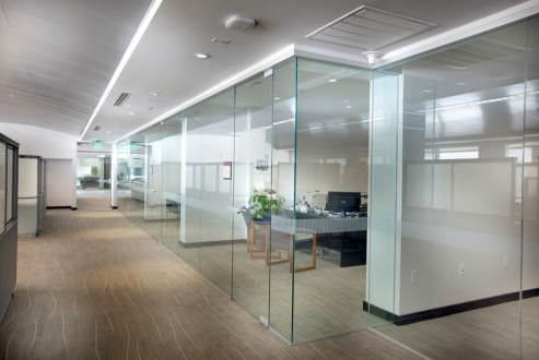 Địa chỉ bán vách kính văn phòng tại Hà Nội