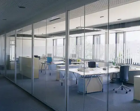 Vách ngăn kính văn phòng