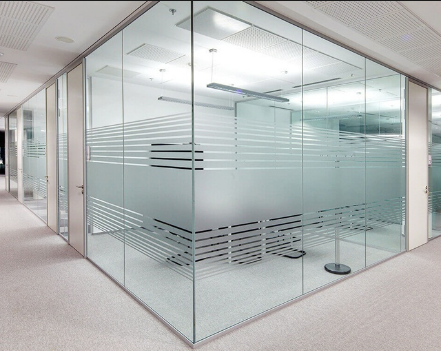 Tại Sao Vách Kính Văn Phòng Được Nhiều Người Yêu Thích