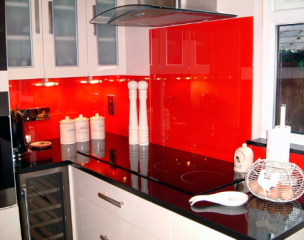 Kính Màu Ốp Bếp Màu Đỏ