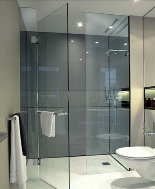 Sử Dụng Vách Tắm Kính Cường Lực An Toàn Không
