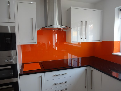 Kính Màu Ốp Bếp Và Những Điều Cần Lưu ý