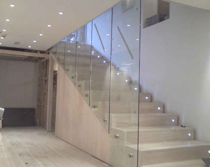 Ví Sao Kính Cường Lực Cầu Thang Là Điểm Nhấn Cho Ngôi Nhà Của Bạn