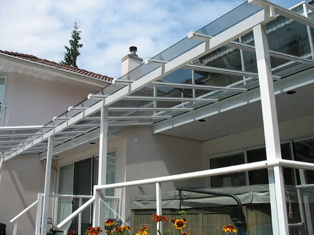 Không gian hiện đại tràn ngập ánh sáng nhờ mái che kính cường lực