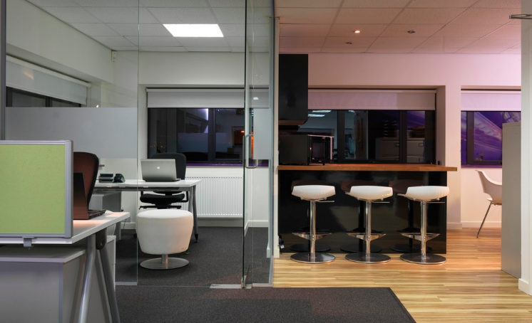 Những điều cần biết về vách kính 12mm để sử dụng hiệu quả hơn