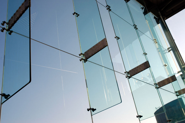 Cùng Tín Thành tìm hiểu về vách kính cường lực mặt tiền hiện nay