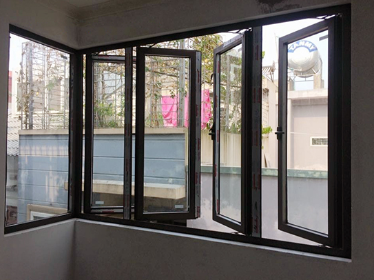 Mách bạn những chú ý quan trọng khi làm cửa nhôm kính